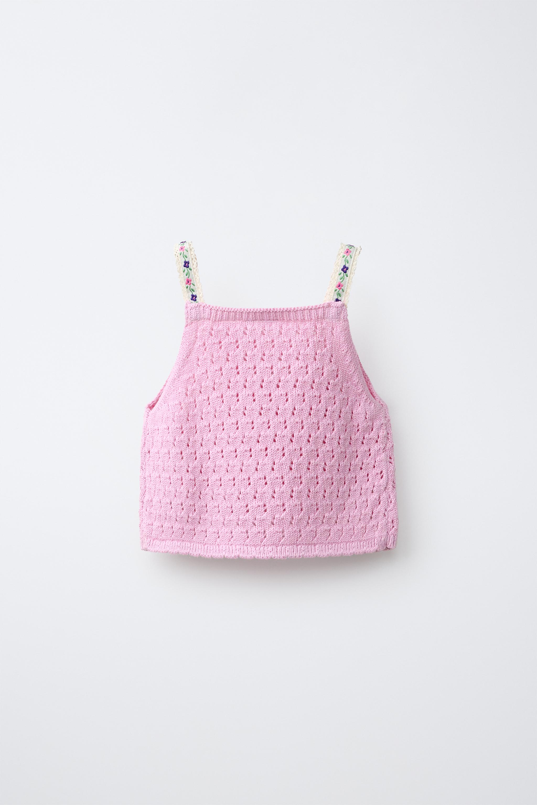 EMBROIDERED FLOWER KNIT TOP